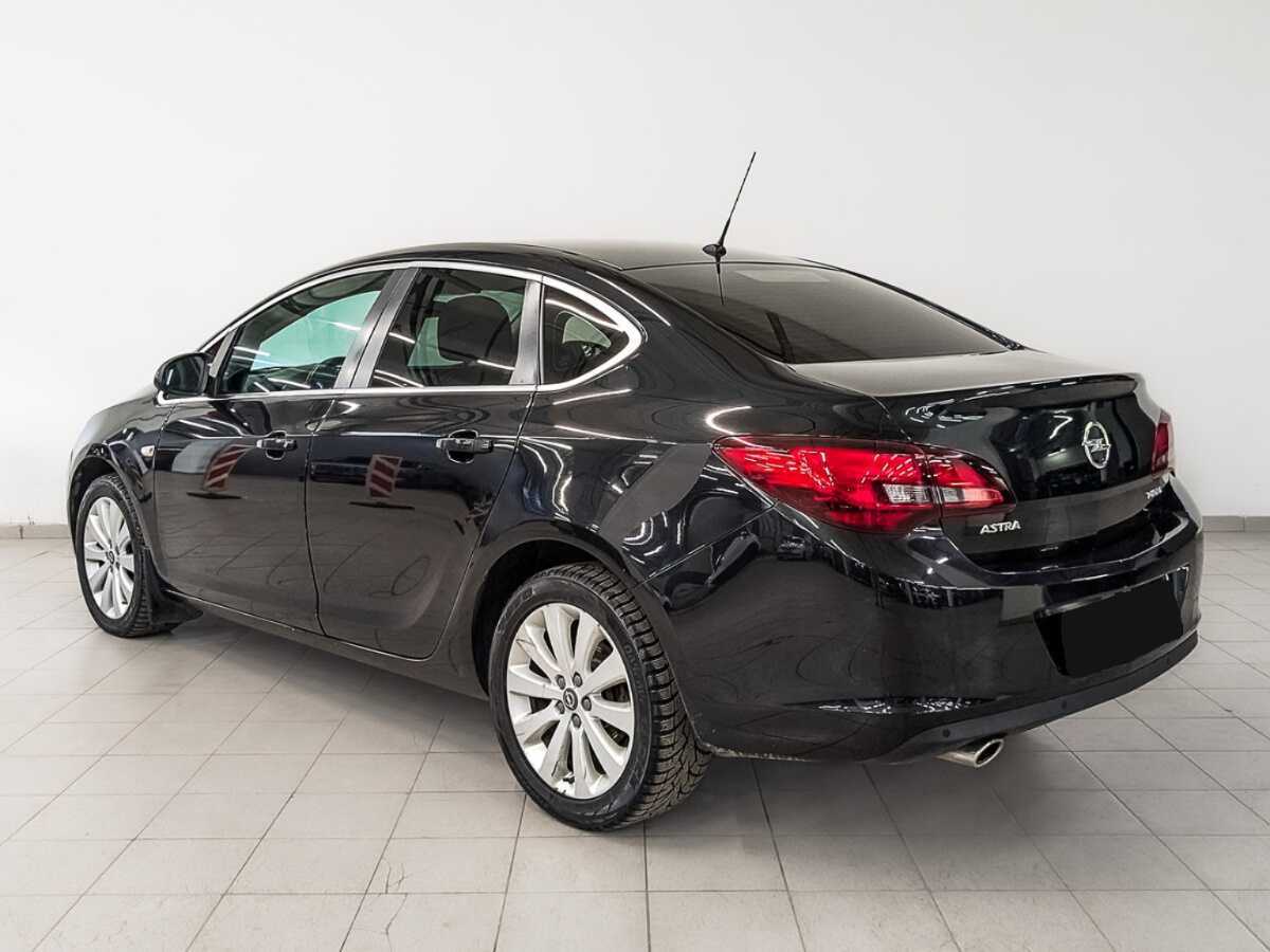 Opel Astra с пробегом — 2014 год. Фото: #6