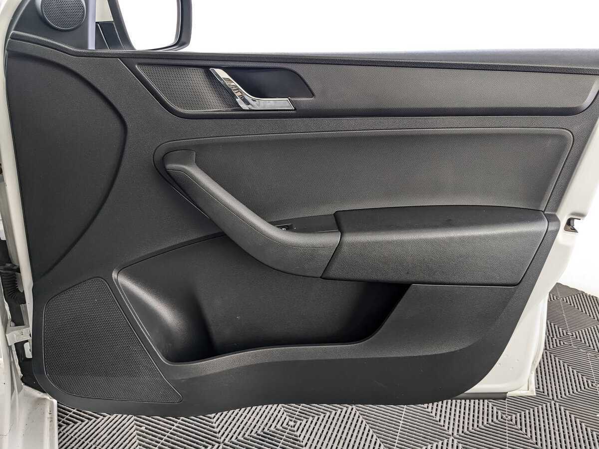 Skoda Rapid с пробегом — 2015 год. Фото: #20