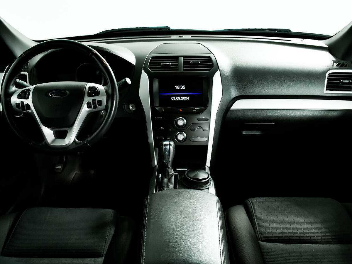 Ford Explorer с пробегом — 2013 год. Фото: #10