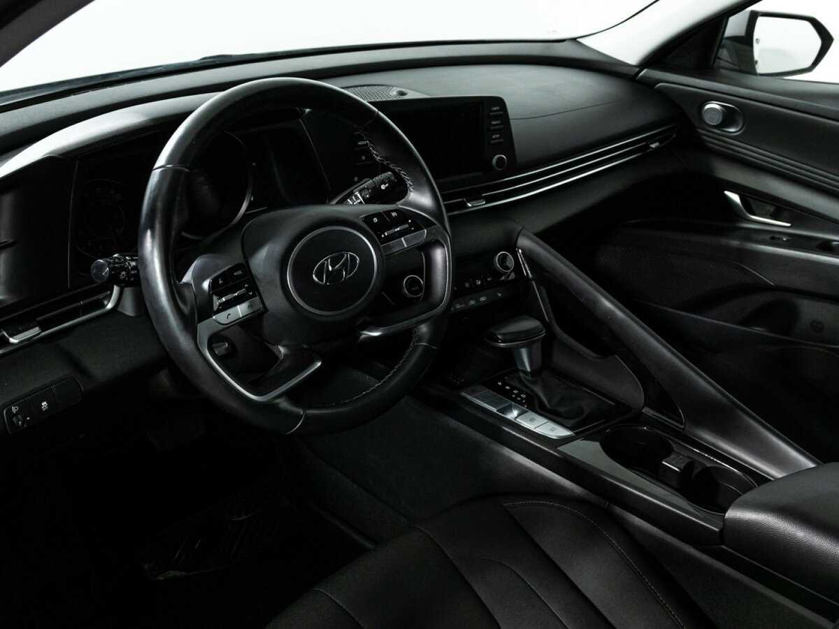 Hyundai Elantra с пробегом — 2021 год. Фото: #10