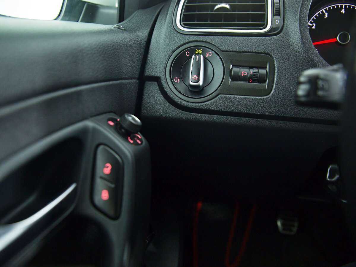 Volkswagen Polo с пробегом — 2018 год. Фото: #11