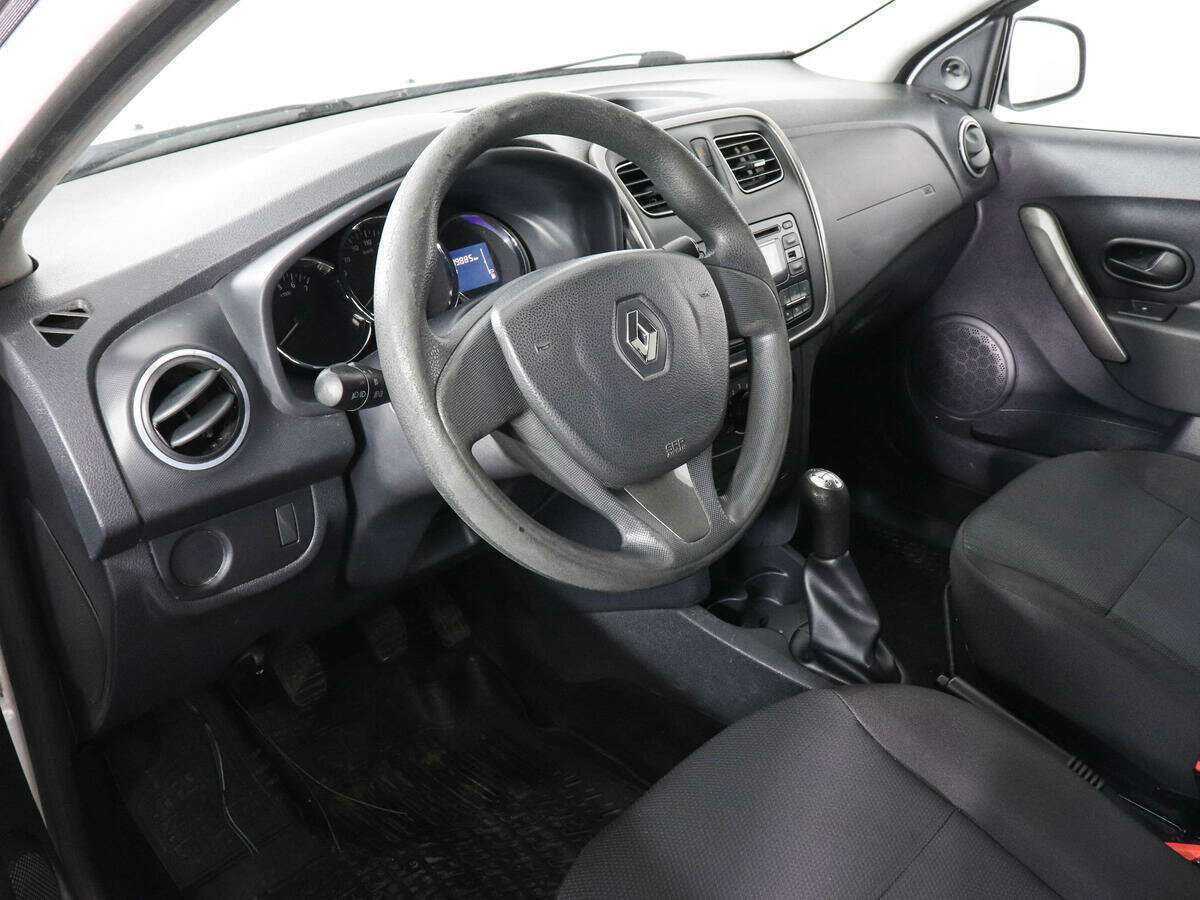 Renault Logan с пробегом — 2014 год. Фото: #4