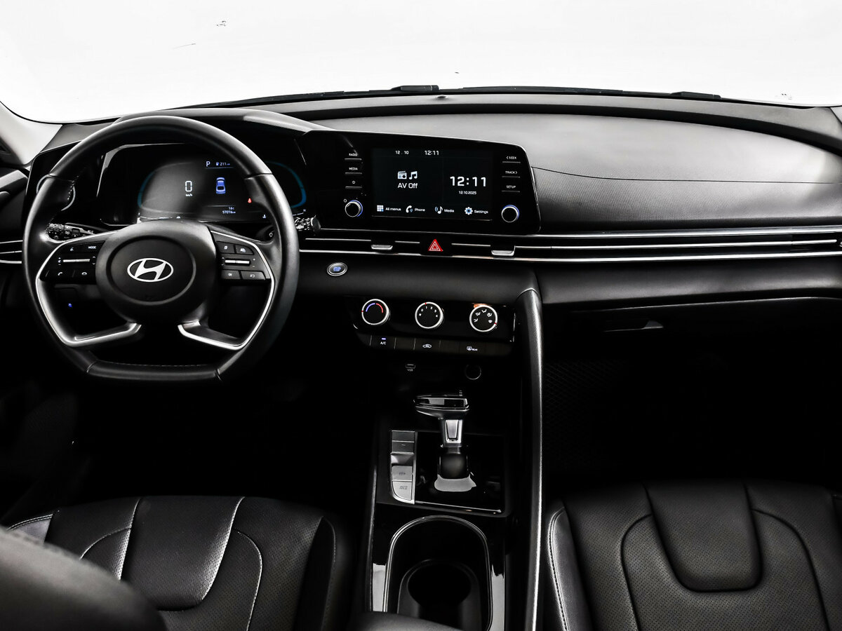 Hyundai Elantra с пробегом — 2023 год. Фото: #13