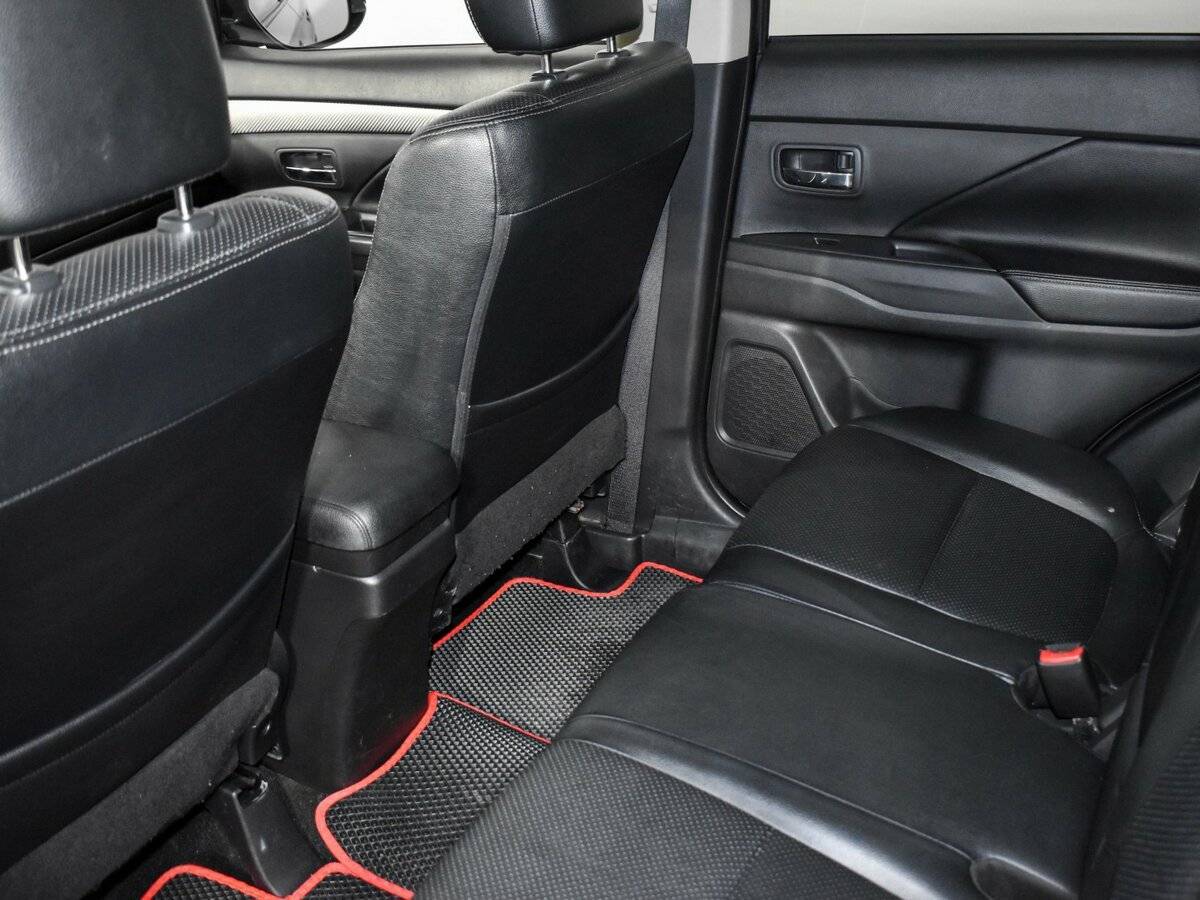 Mitsubishi Outlander с пробегом — 2014 год. Фото: #10