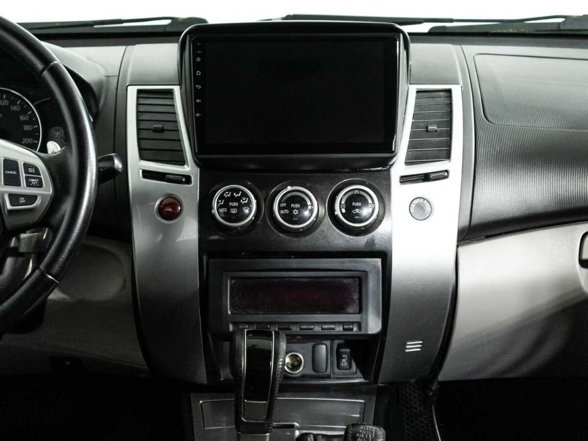 Mitsubishi Pajero Sport с пробегом — 2013 год. Фото: #13