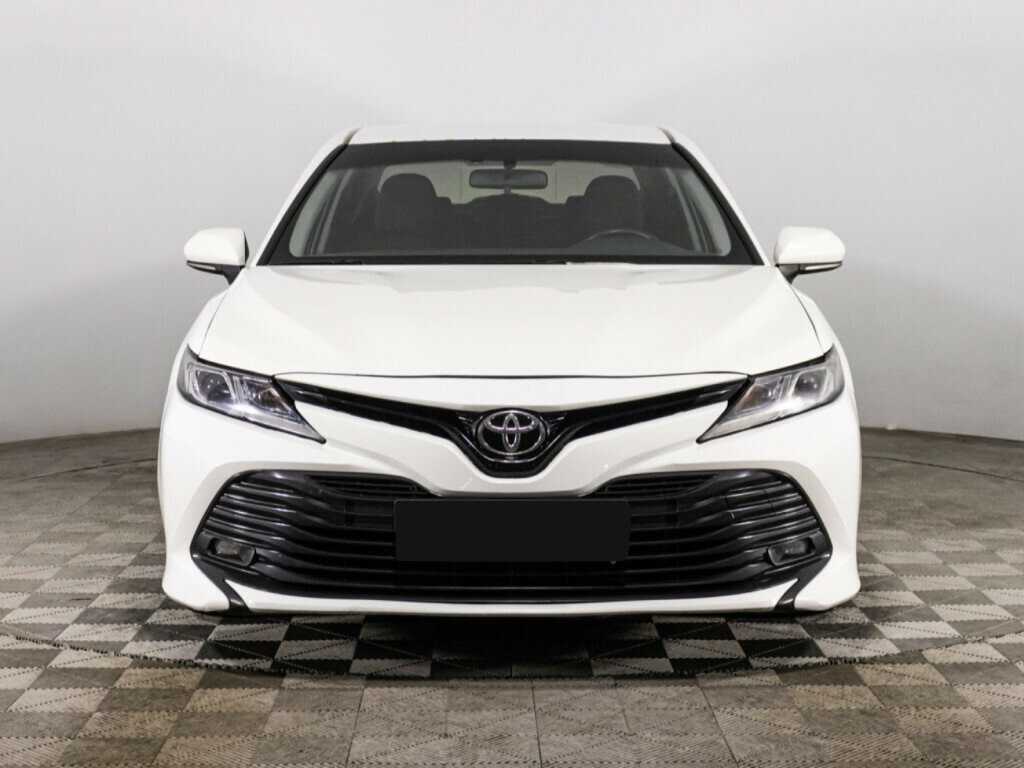 Toyota Camry с пробегом — 2018 год. Фото: #1