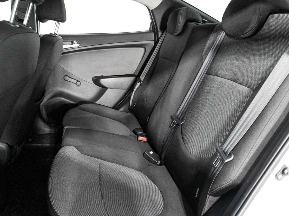 Hyundai Solaris с пробегом — 2014 год. Фото: #9