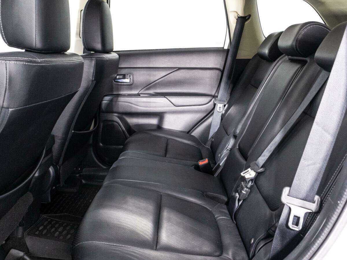 Mitsubishi Outlander с пробегом — 2017 год. Фото: #9