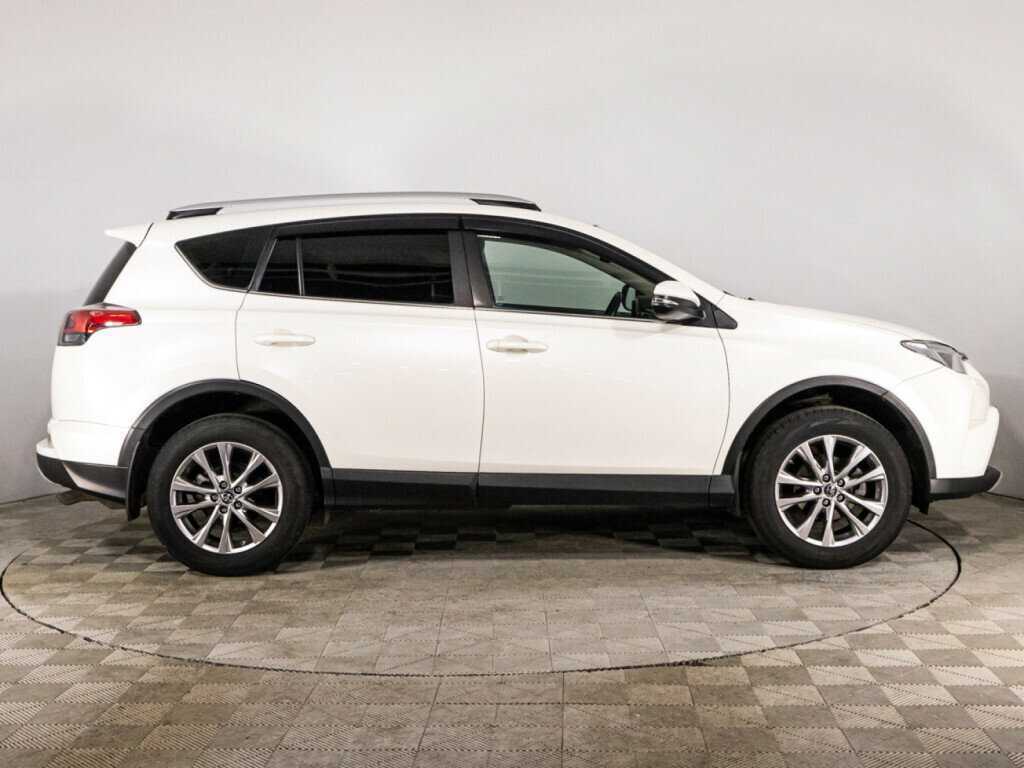 Toyota RAV4 с пробегом — 2017 год. Фото: #3