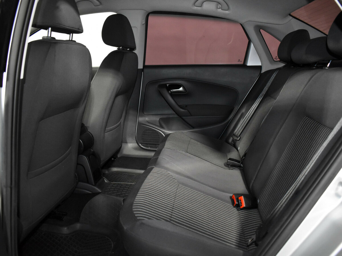 Volkswagen Polo с пробегом — 2015 год. Фото: #10