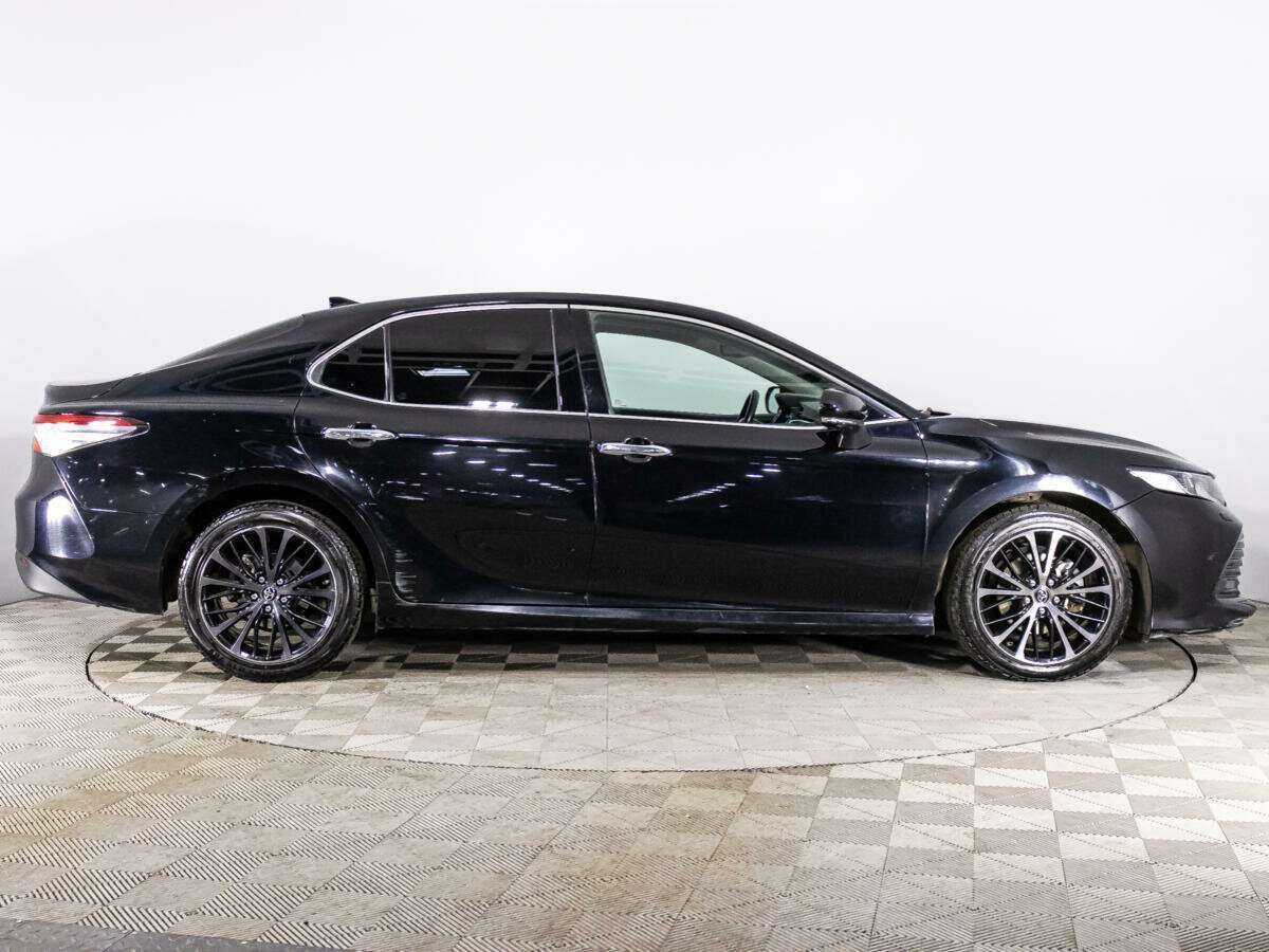 Toyota Camry с пробегом — 2018 год. Фото: #3
