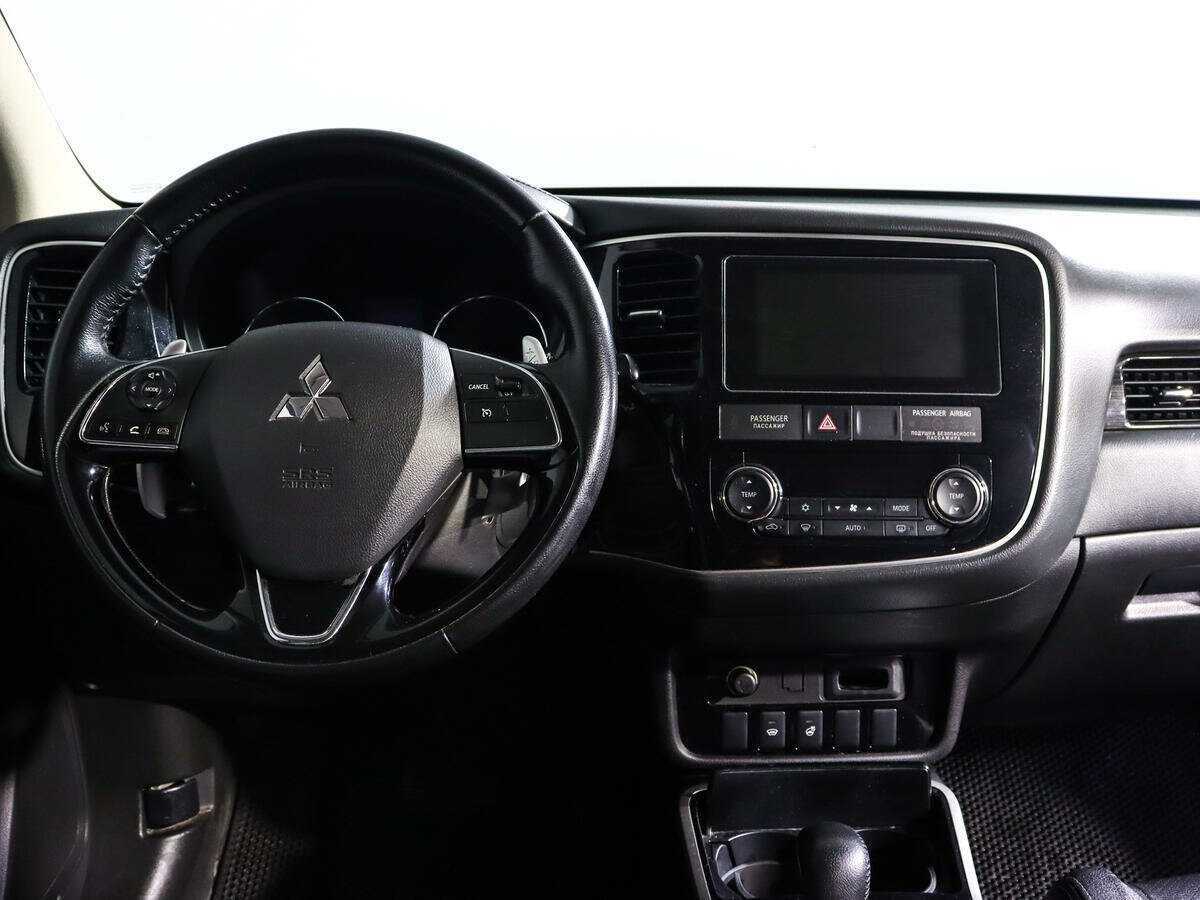 Mitsubishi Outlander с пробегом — 2017 год. Фото: #9
