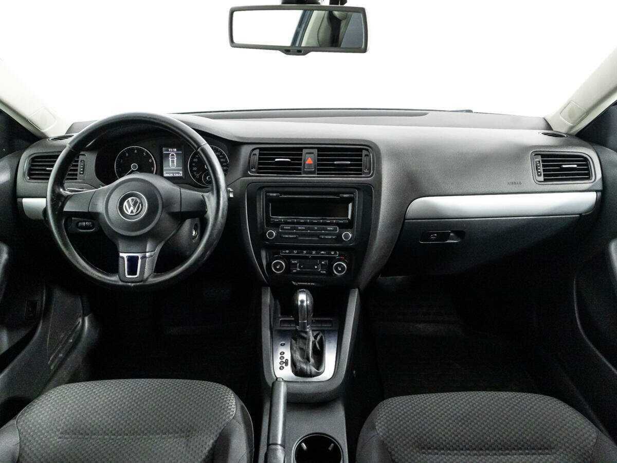 Volkswagen Jetta с пробегом — 2012 год. Фото: #12