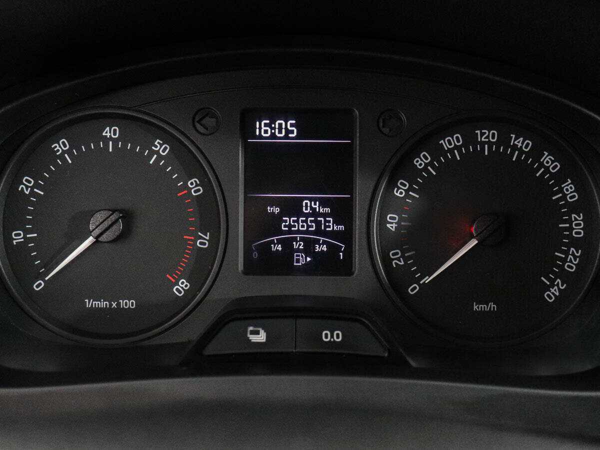 Skoda Rapid с пробегом — 2014 год. Фото: #9