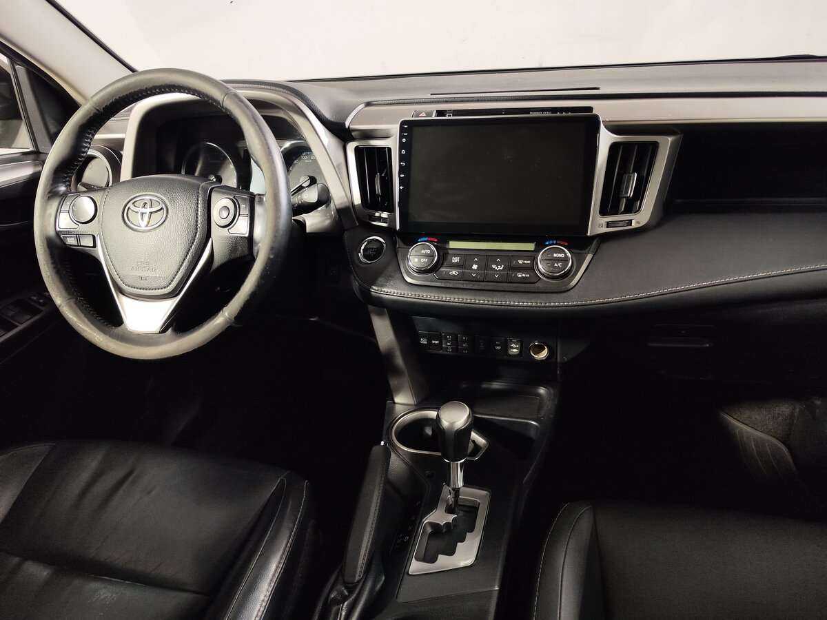Toyota RAV4 с пробегом — 2015 год. Фото: #22