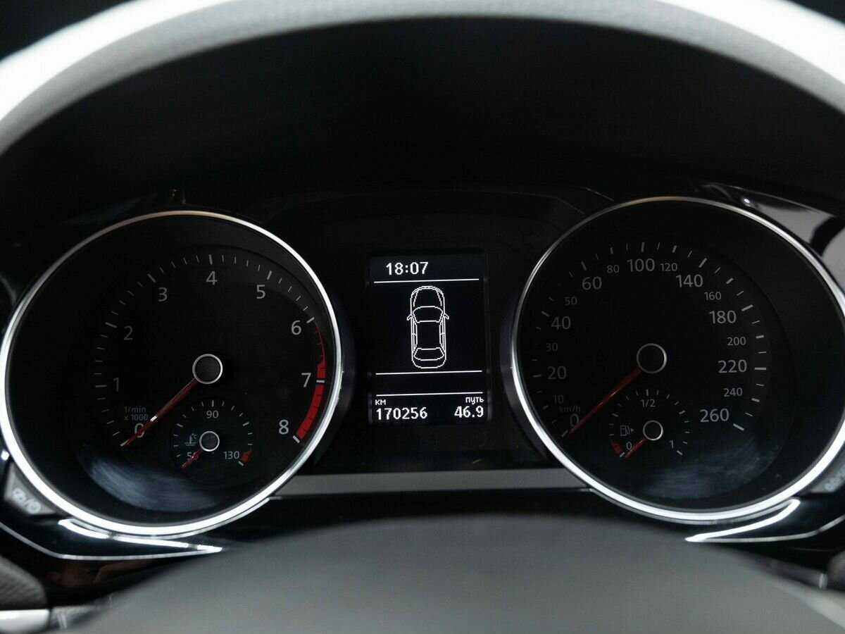 Volkswagen Jetta с пробегом — 2016 год. Фото: #16