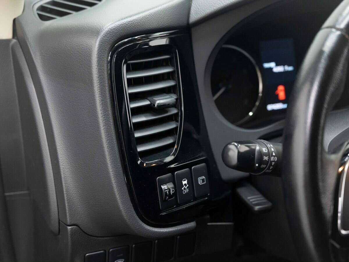 Mitsubishi Outlander с пробегом — 2016 год. Фото: #18