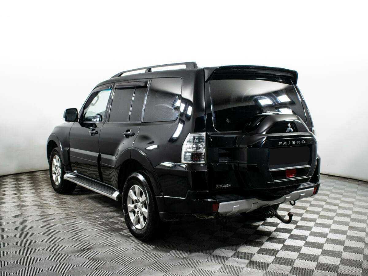 Mitsubishi Pajero с пробегом — 2015 год. Фото: #4