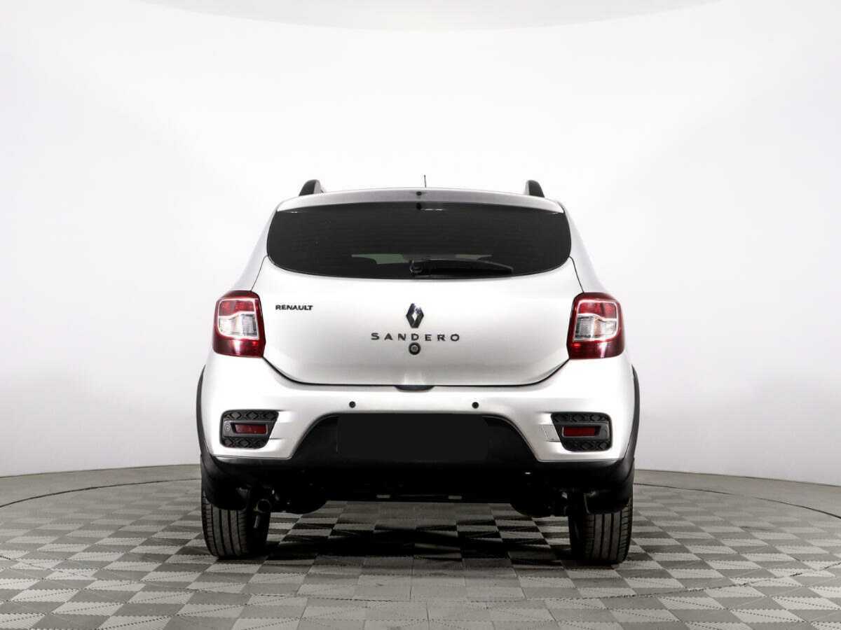 Renault Sandero с пробегом — 2015 год. Фото: #4