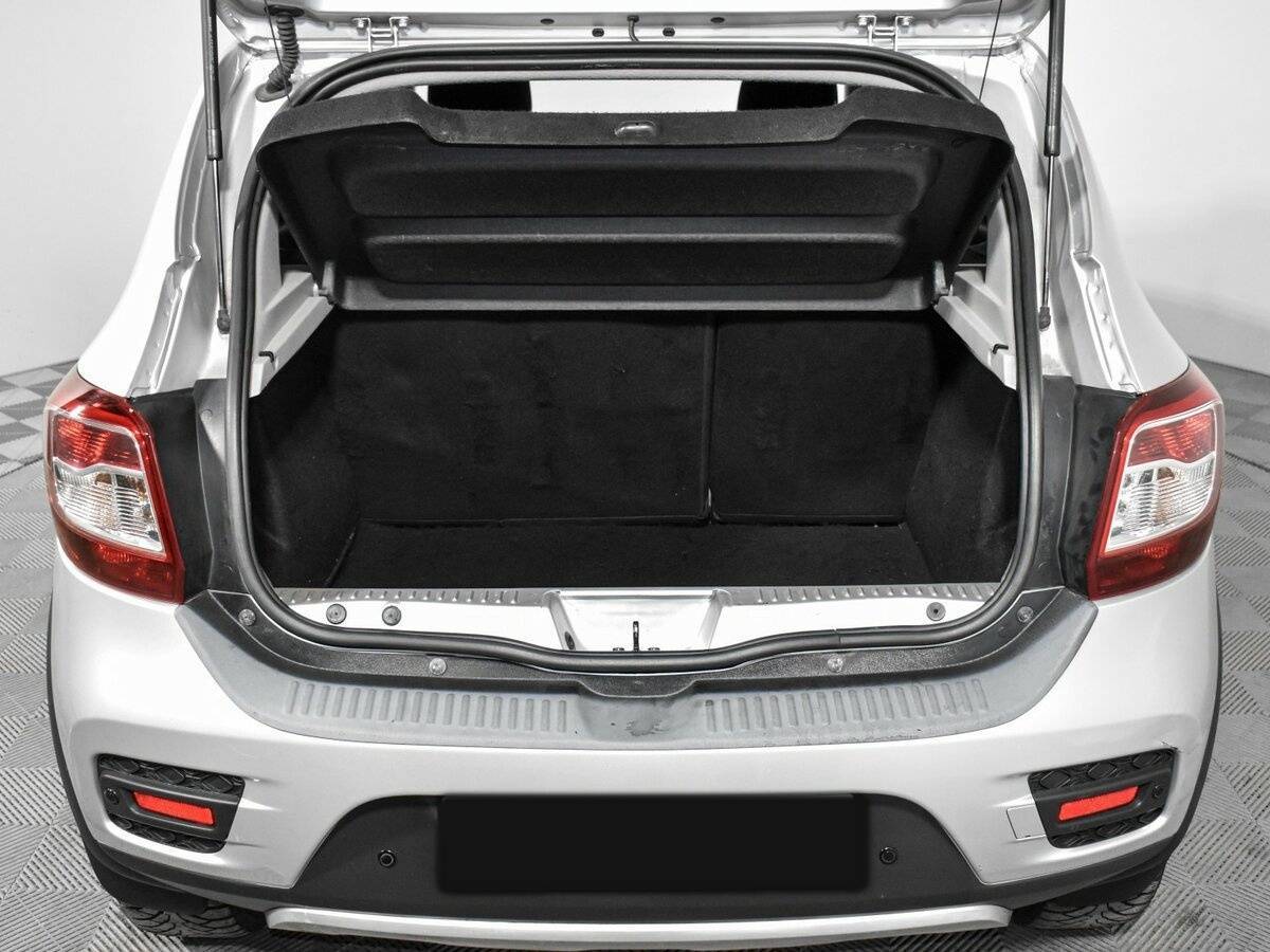 Renault Sandero с пробегом — 2017 год. Фото: #17