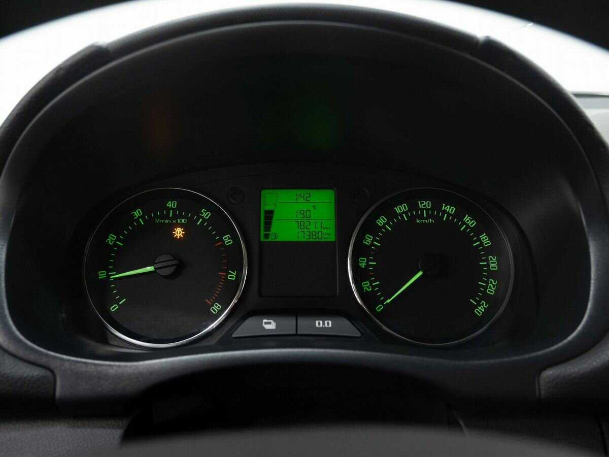 Skoda Fabia с пробегом — 2013 год. Фото: #15