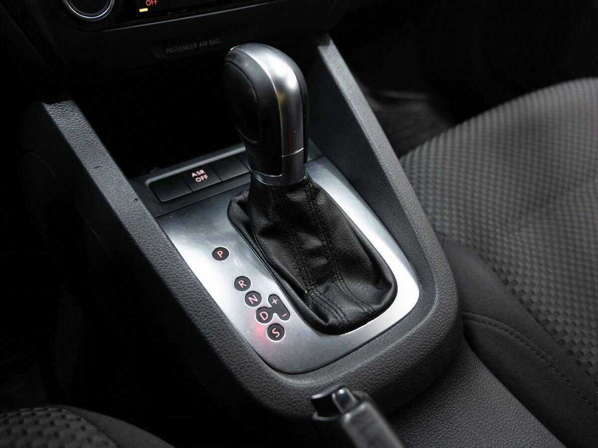 Volkswagen Jetta с пробегом — 2012 год. Фото: #17