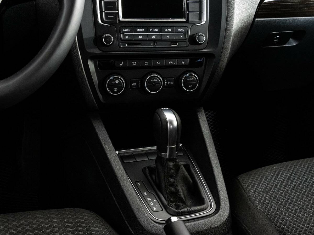 Volkswagen Jetta с пробегом — 2015 год. Фото: #12