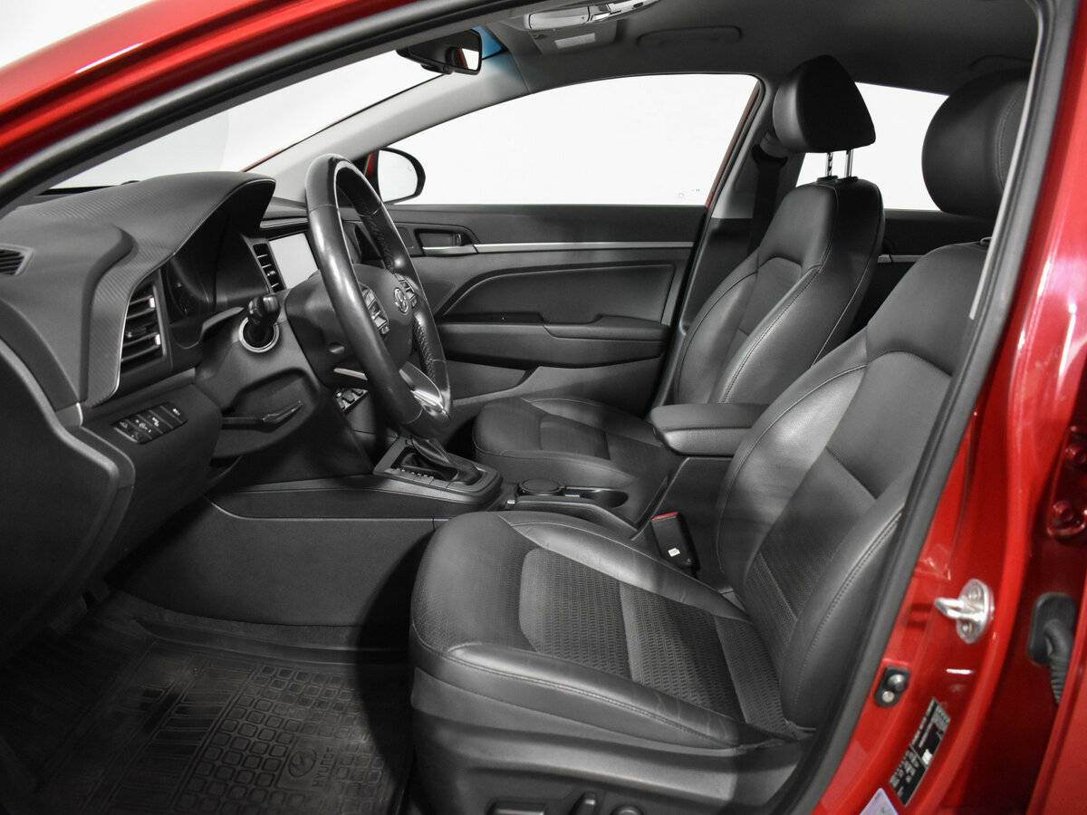 Hyundai Elantra с пробегом — 2019 год. Фото: #7