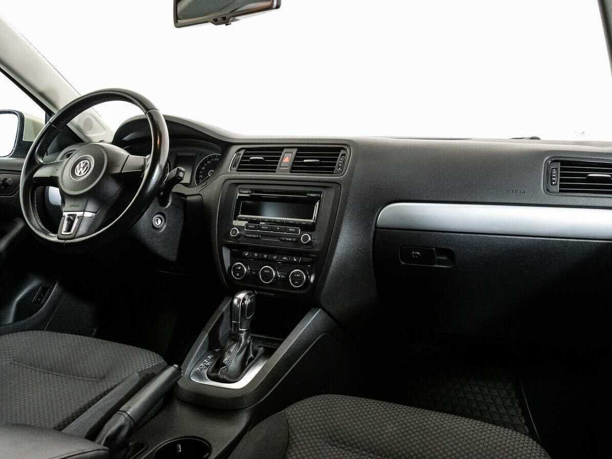 Volkswagen Jetta с пробегом — 2012 год. Фото: #6