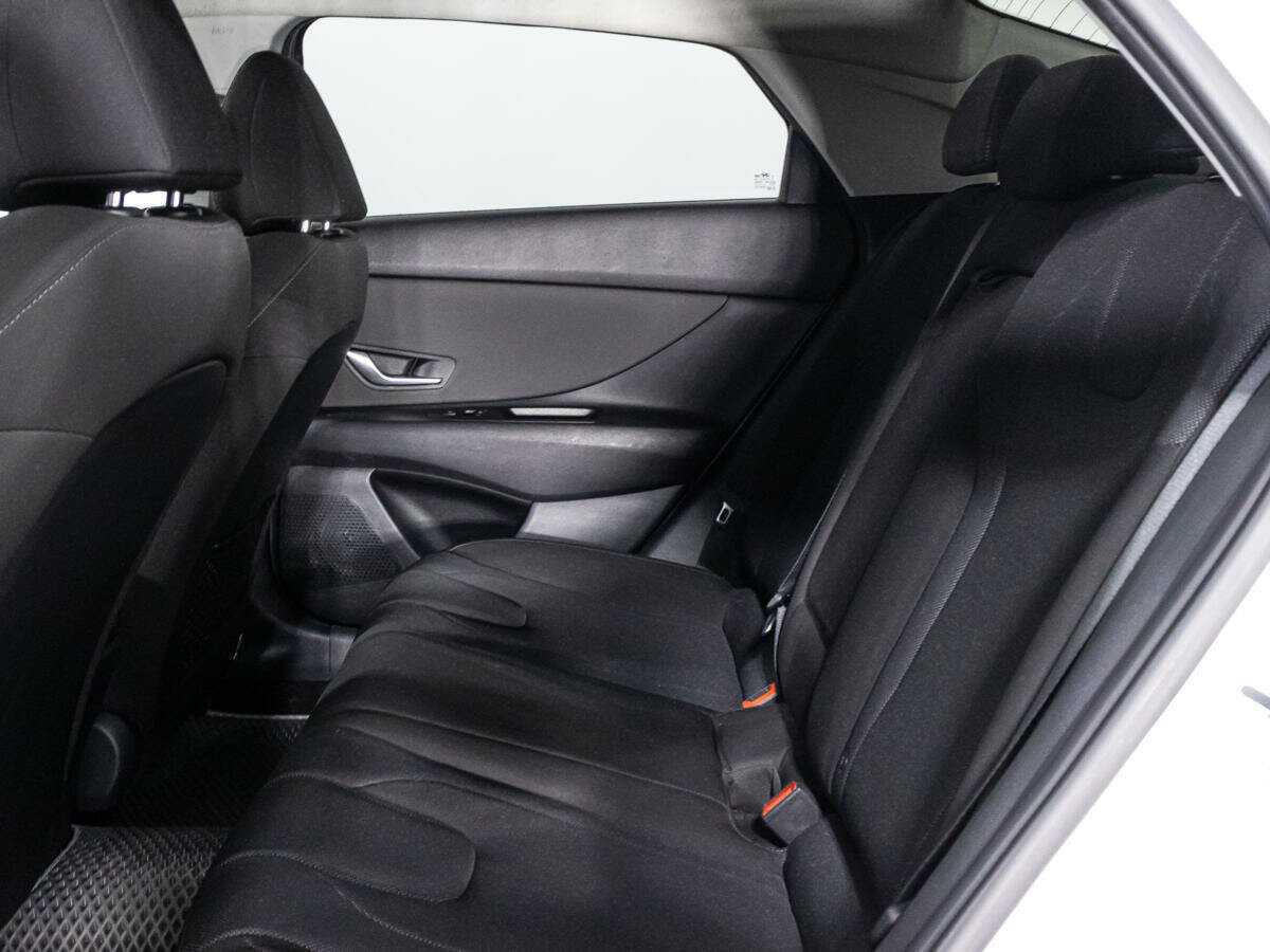 Hyundai Elantra с пробегом — 2021 год. Фото: #9