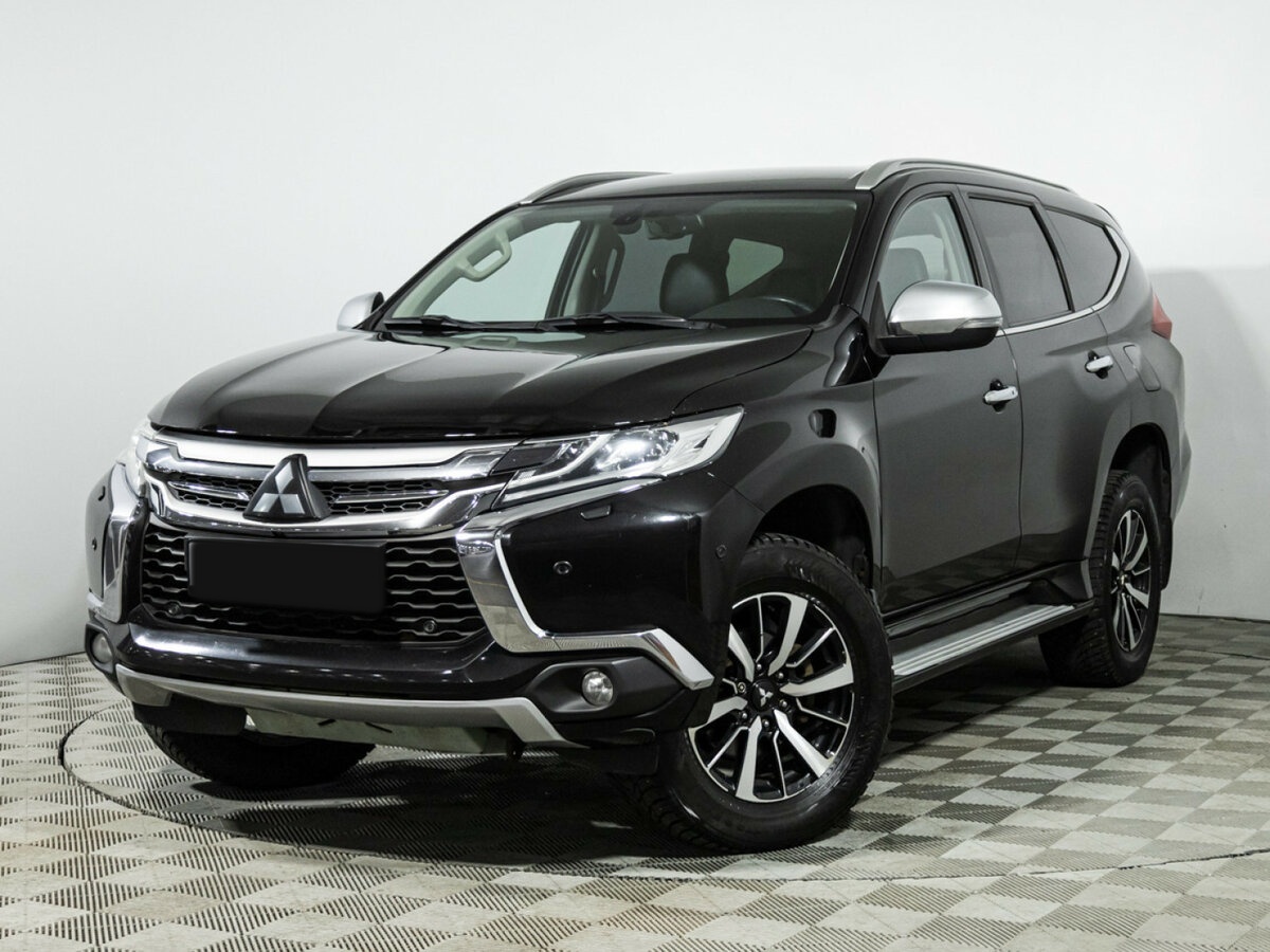Mitsubishi Pajero Sport с пробегом — 2017 год. Фото: #0