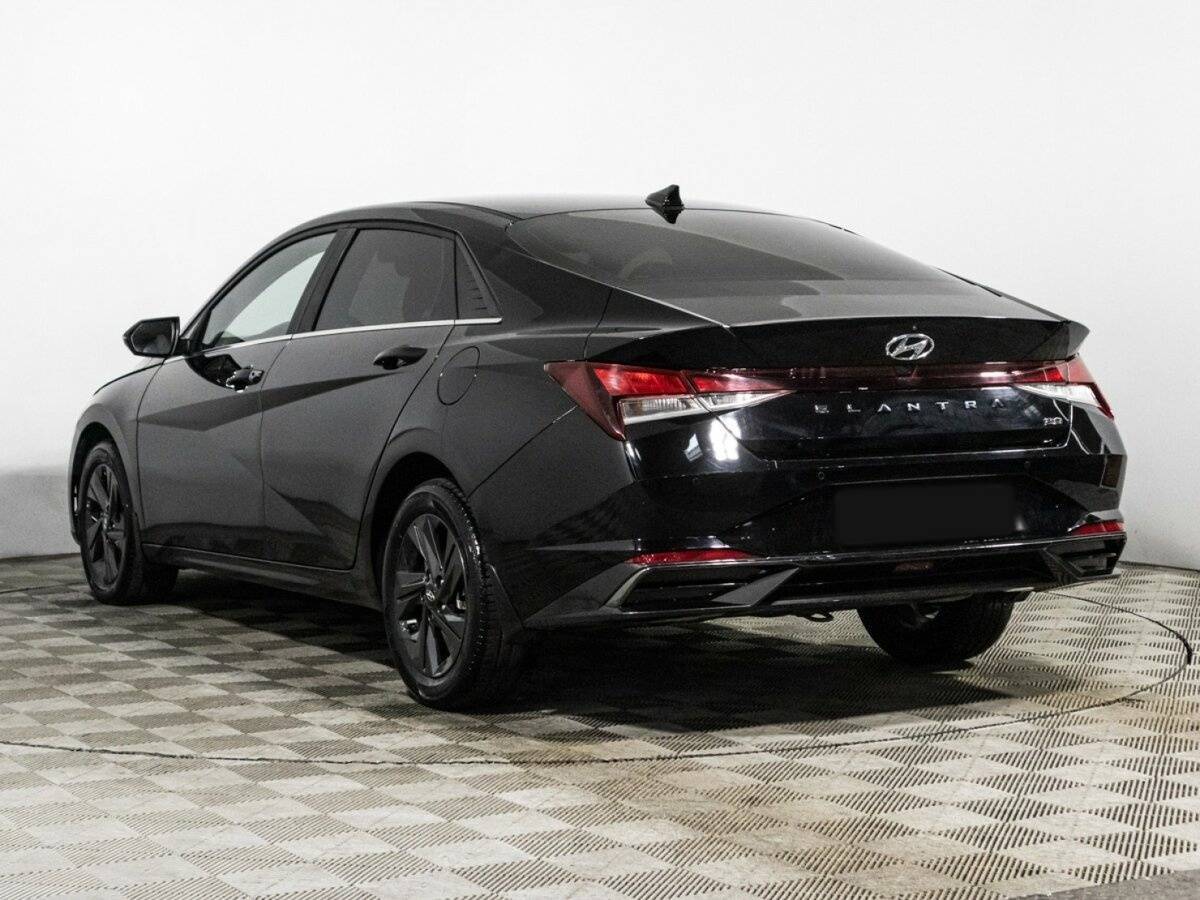 Hyundai Elantra с пробегом — 2021 год. Фото: #6