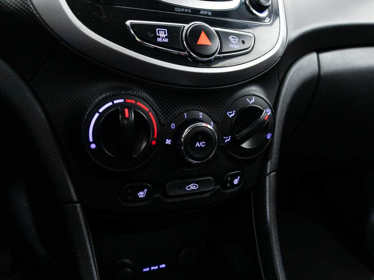 Hyundai Solaris с пробегом — 2014 год. Фото: #15