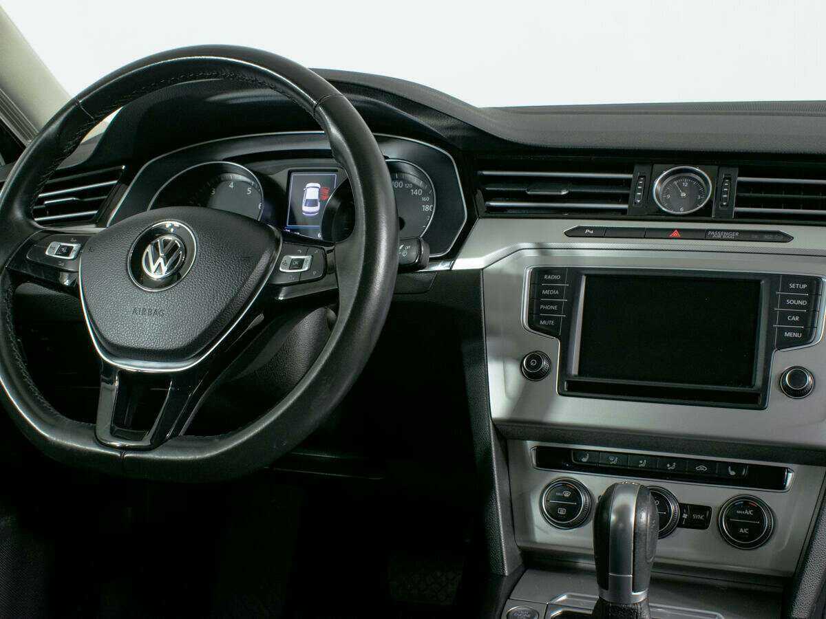 Volkswagen Passat с пробегом — 2017 год. Фото: #8