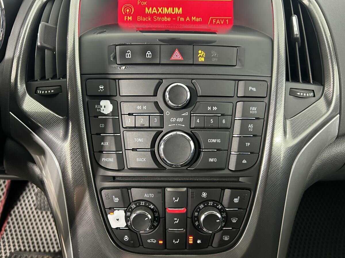 Opel Astra с пробегом — 2012 год. Фото: #11