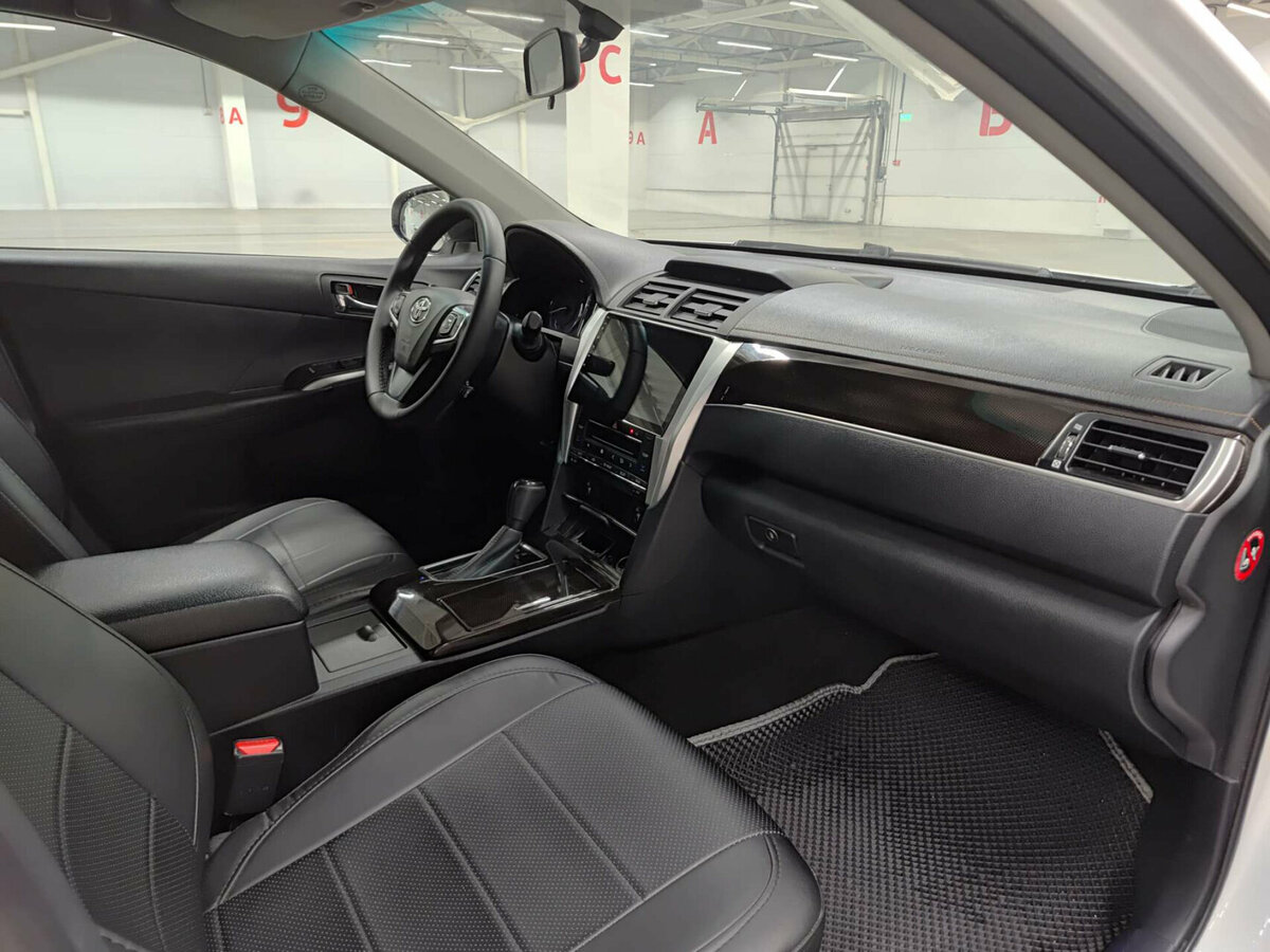 Toyota Camry с пробегом — 2017 год. Фото: #10