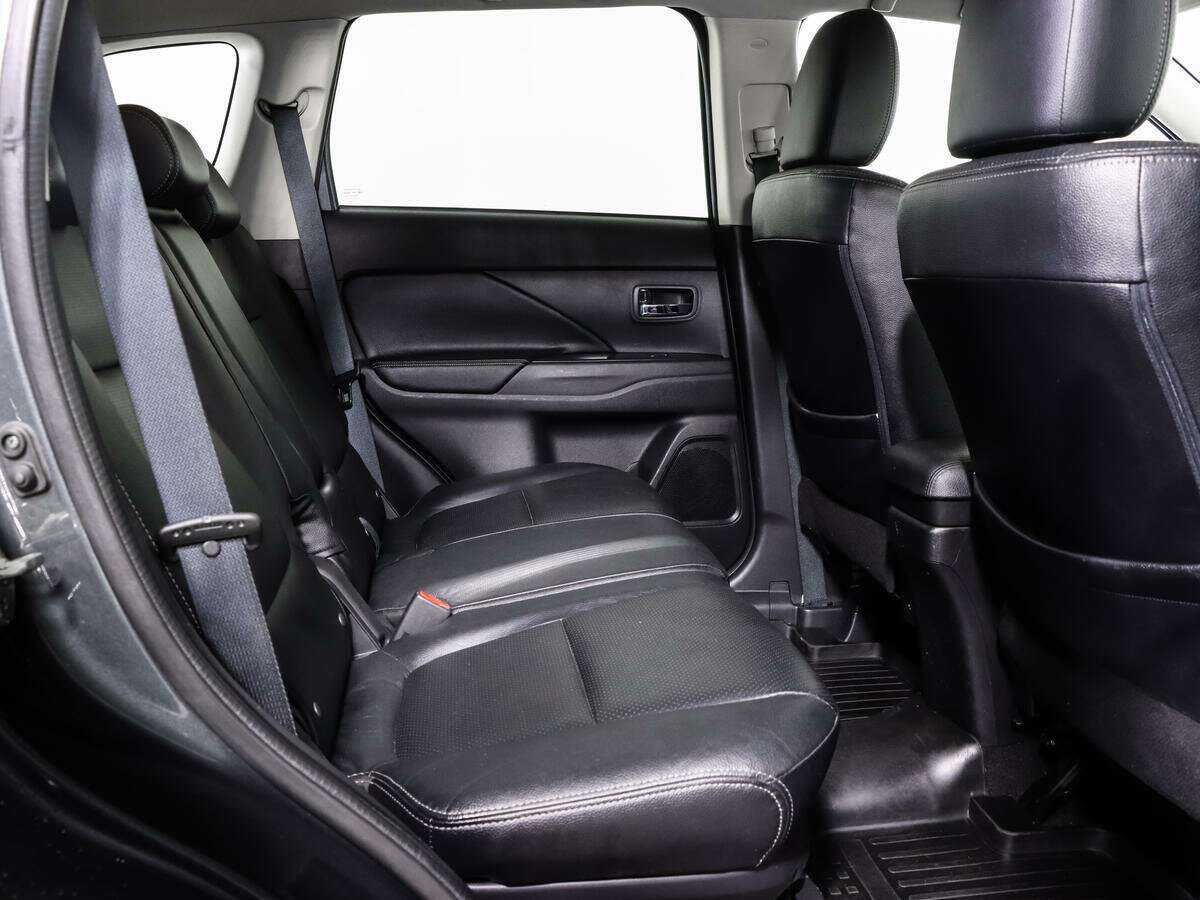 Mitsubishi Outlander с пробегом — 2016 год. Фото: #13