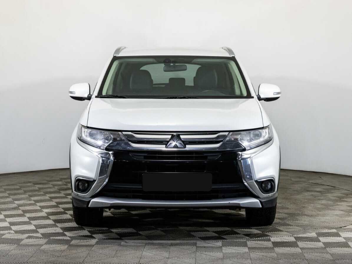 Mitsubishi Outlander с пробегом — 2018 год. Фото: #1