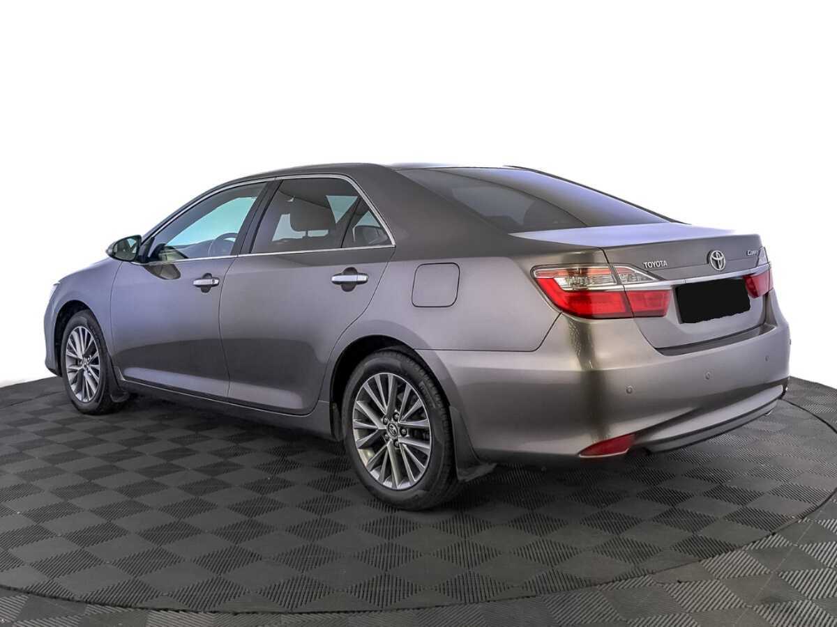 Toyota Camry с пробегом — 2016 год. Фото: #6