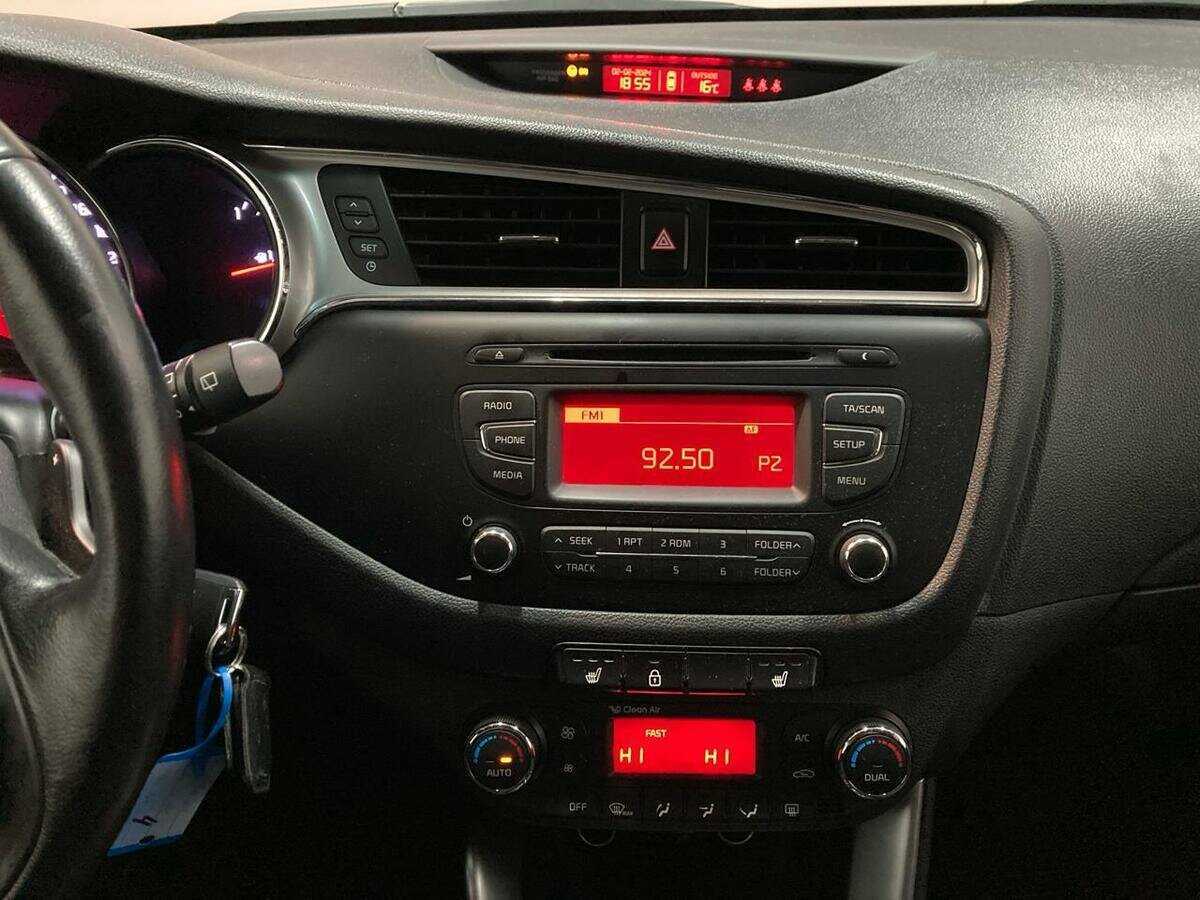 Kia Ceed с пробегом — 2015 год. Фото: #13
