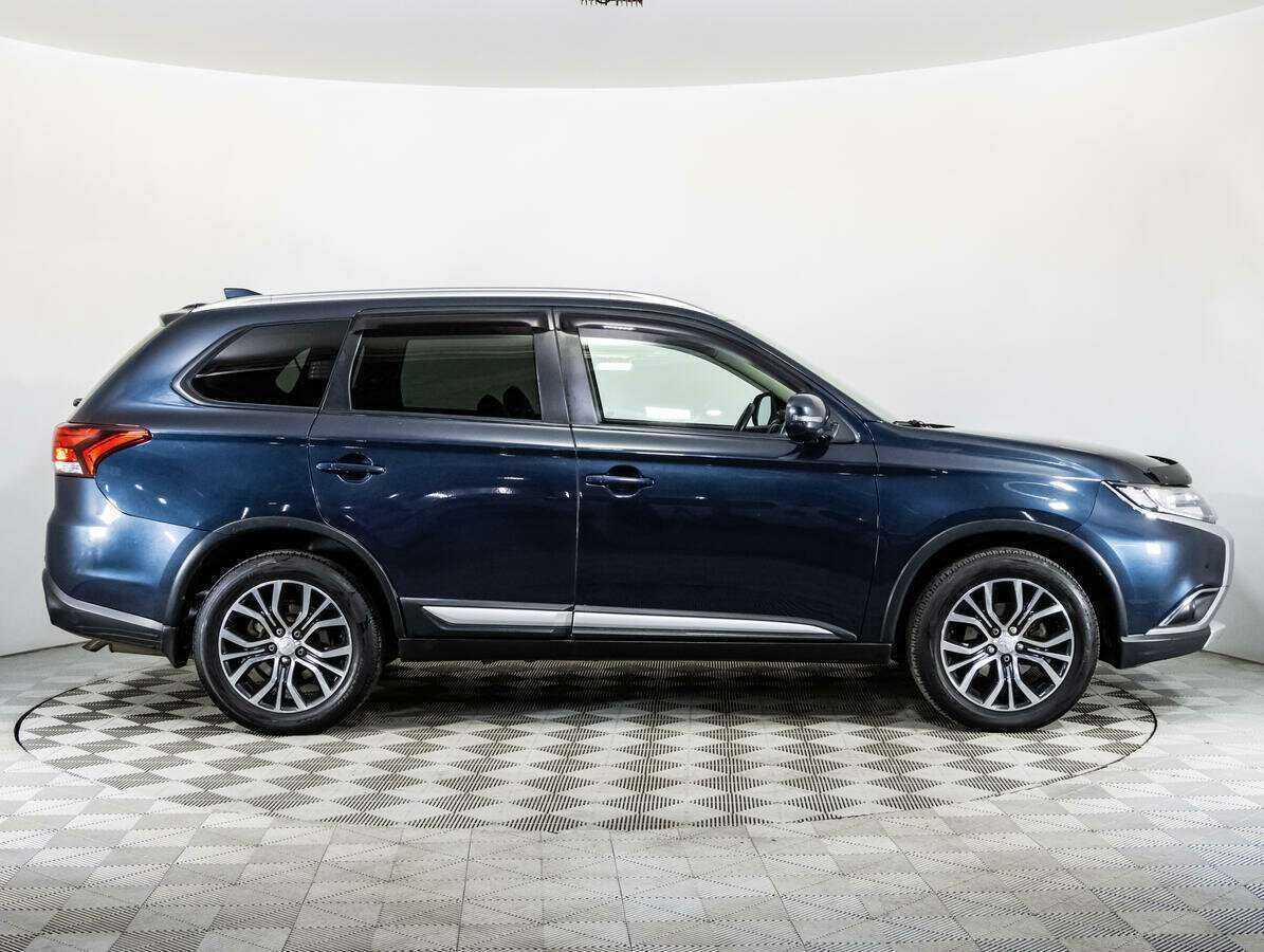 Mitsubishi Outlander с пробегом — 2017 год. Фото: #3