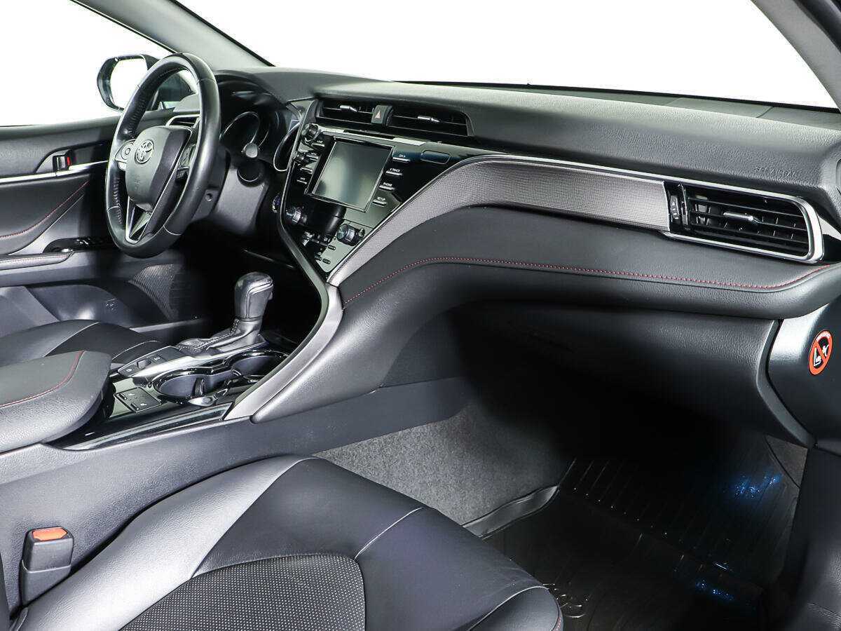 Toyota Camry с пробегом — 2020 год. Фото: #8