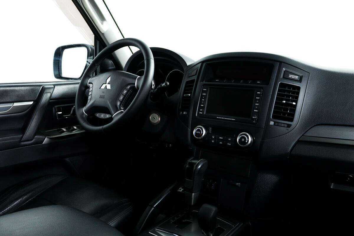 Mitsubishi Pajero с пробегом — 2012 год. Фото: #8