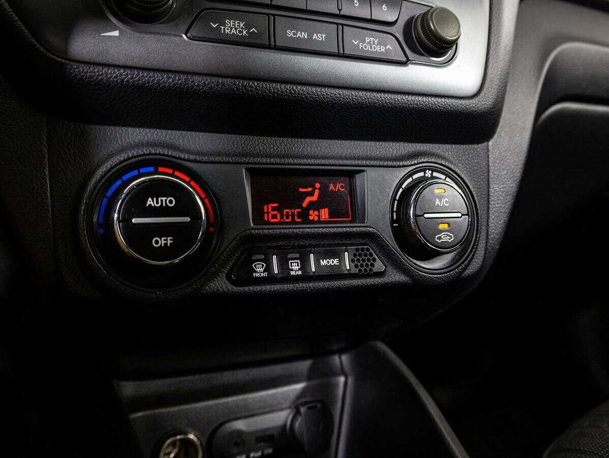 Kia Rio с пробегом — 2012 год. Фото: #15