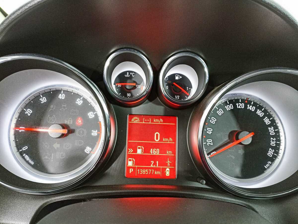 Opel Astra с пробегом — 2014 год. Фото: #10