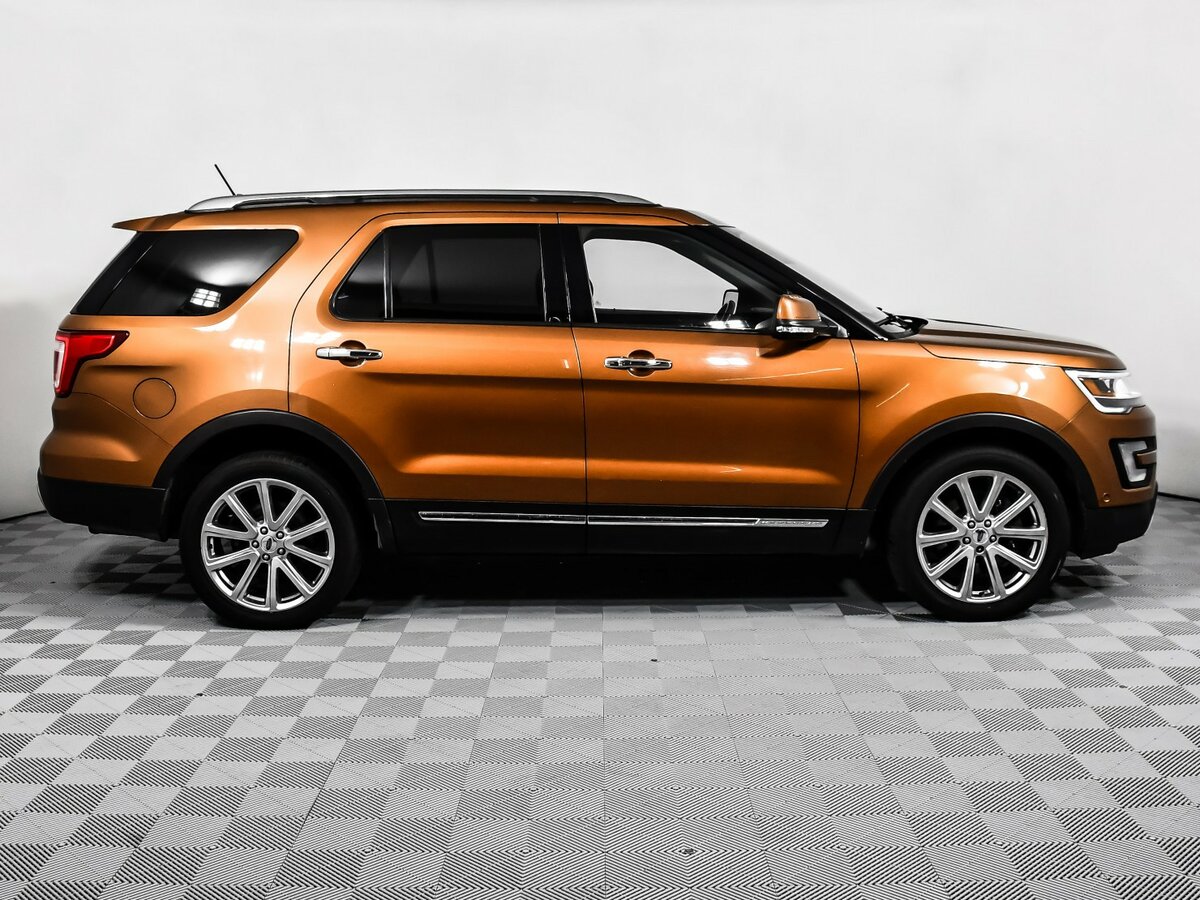 Ford Explorer с пробегом — 2018 год. Фото: #3