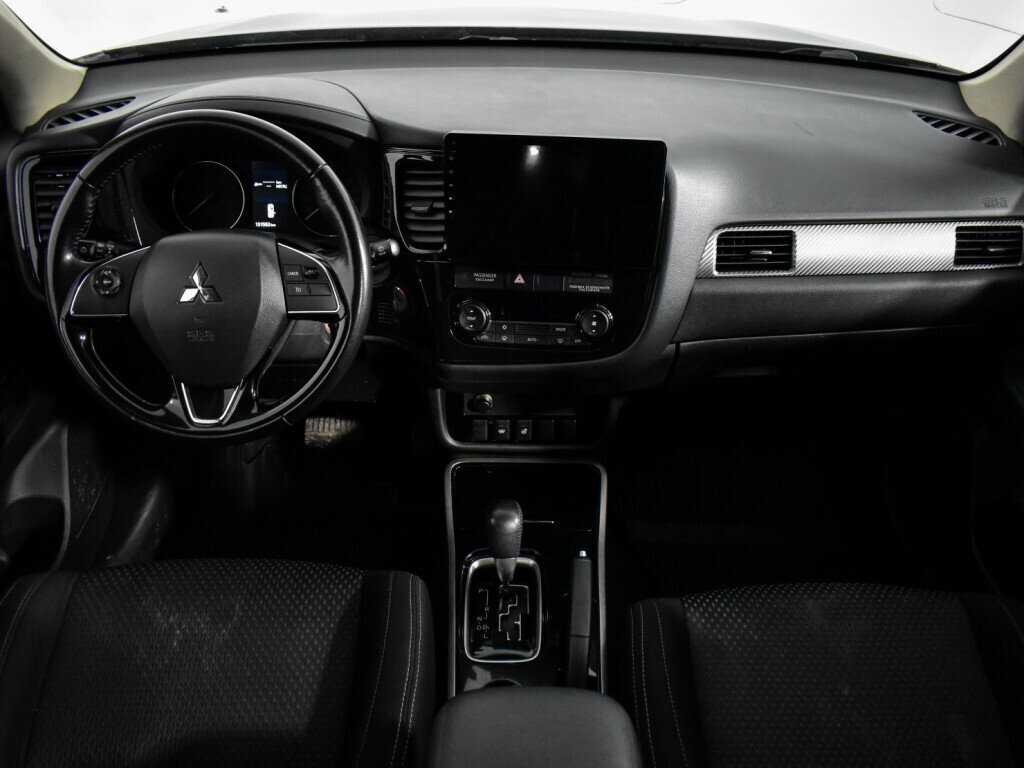 Mitsubishi Outlander с пробегом — 2017 год. Фото: #13