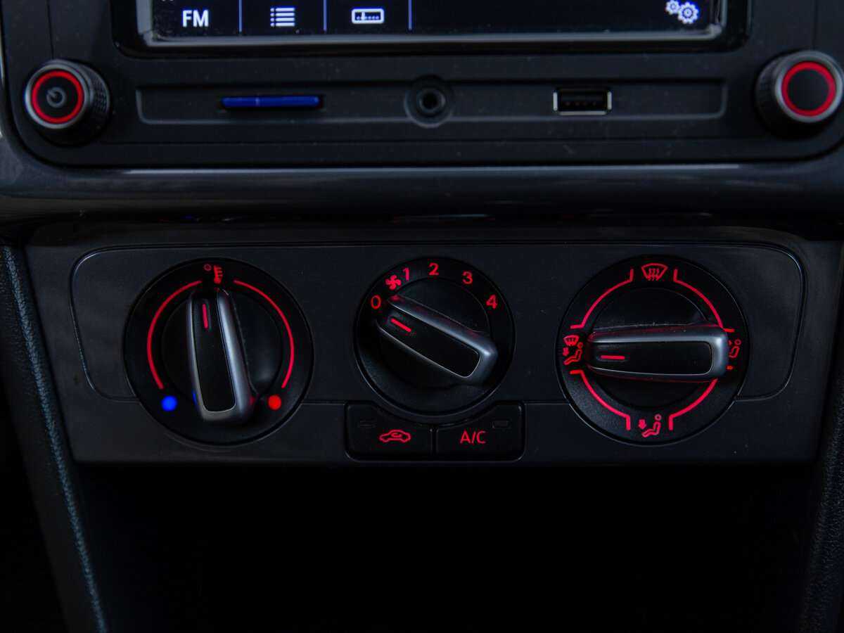 Volkswagen Polo с пробегом — 2019 год. Фото: #17