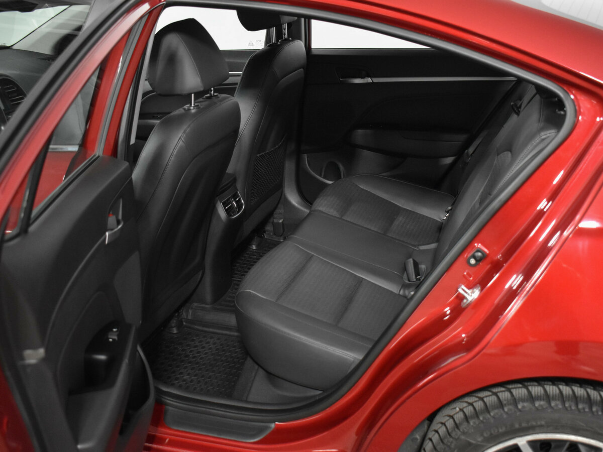 Hyundai Elantra с пробегом — 2019 год. Фото: #10