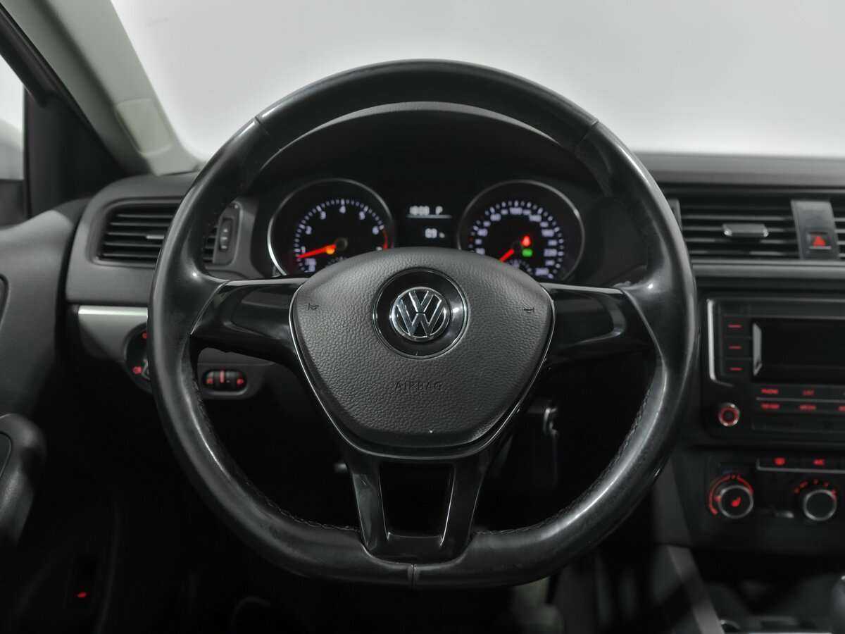 Volkswagen Jetta с пробегом — 2016 год. Фото: #5